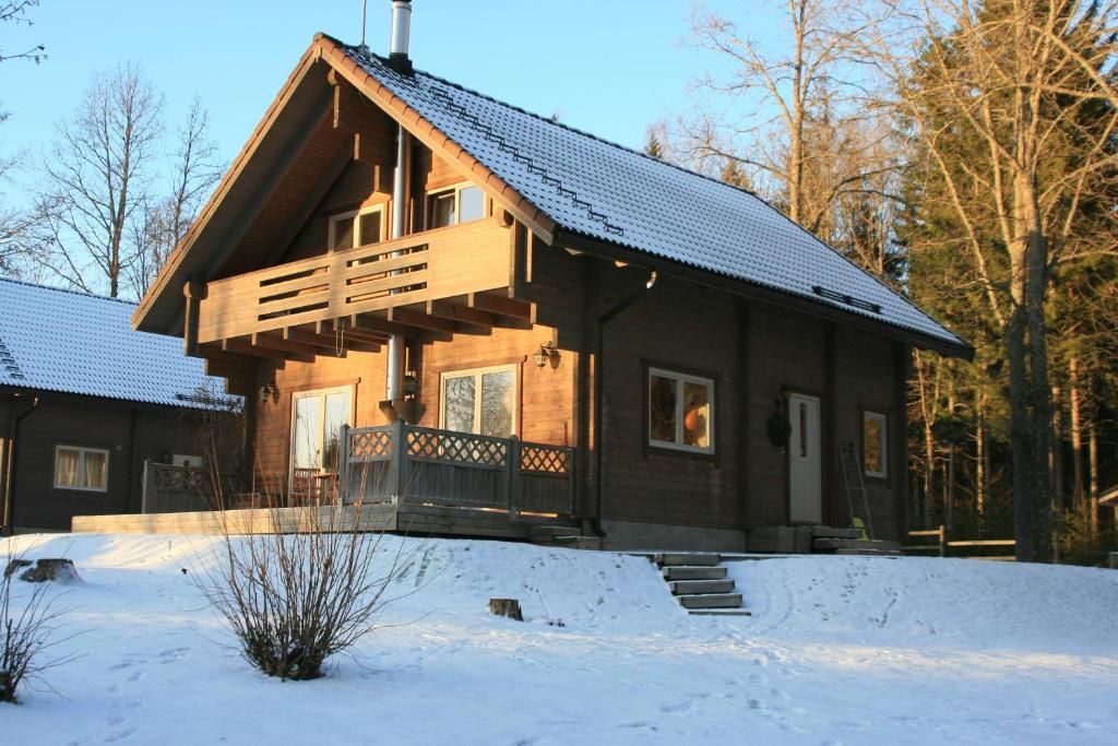 Дома для отпуска Деревянный дом с сауной и камином у леса, озера и СПА Отепя